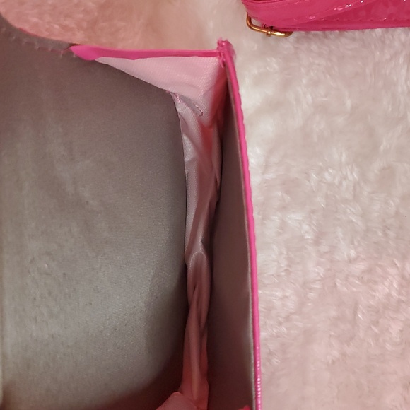 Hello Kitty Dark Pink Quilted Crossbody Bag NWT - Picture 4 of 4